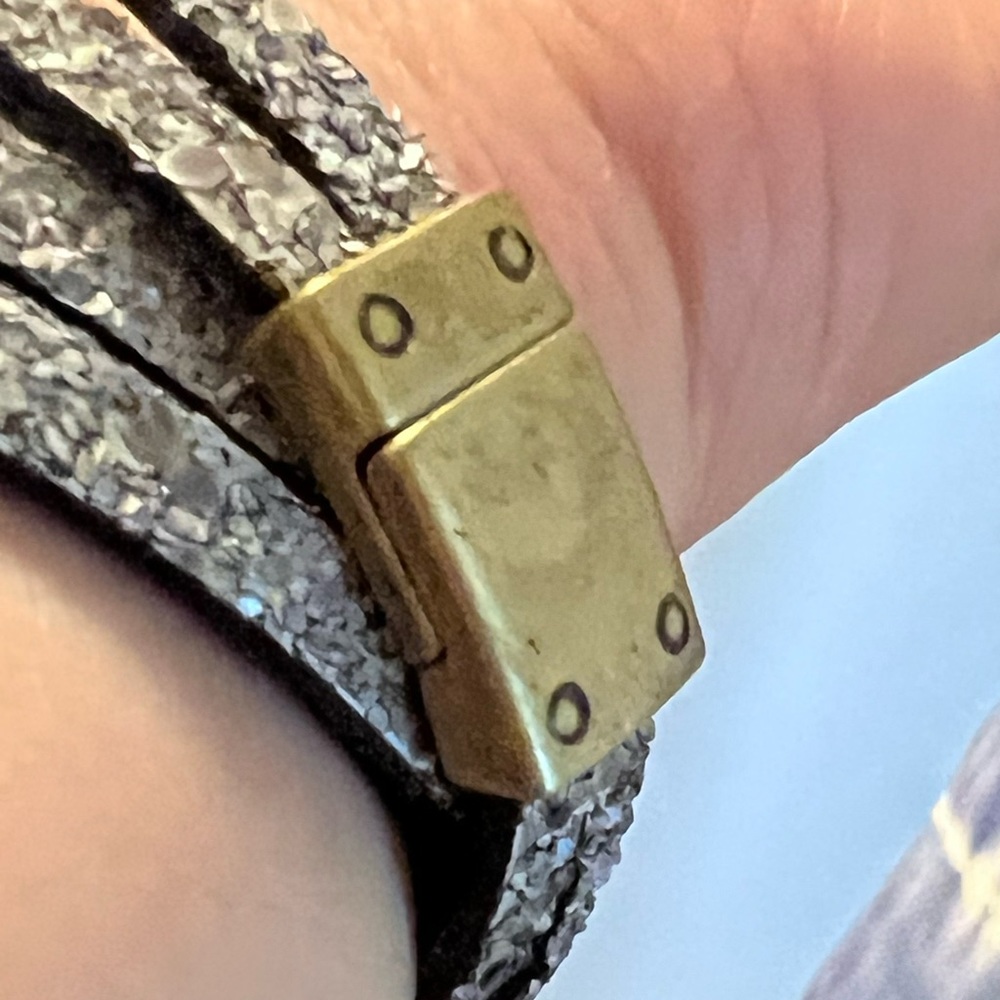 Handmade leather wrap bracelet with magnetic clasp. - Picture 5 of 8